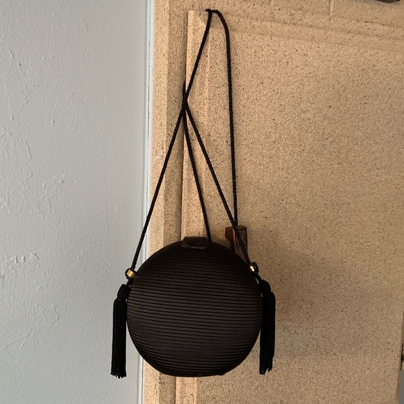 🌿🌿Unique cross body bag!🌿🌿 - Picture 3 of 4